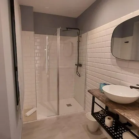 Deluxe Compact Flat With Jacuzzi Διαμέρισμα *
