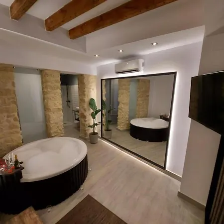 شقة Deluxe Compact Flat With Jacuzzi لقنت